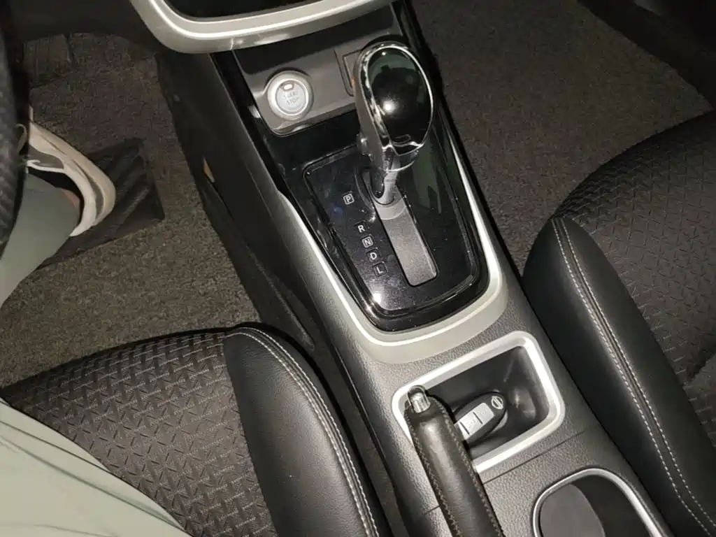 Nissan Tiida — миниатюра 14