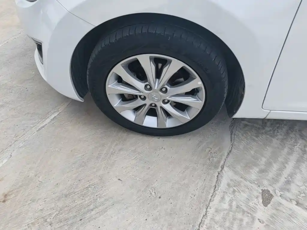 Hyundai Elantra Langdong — миниатюра 23