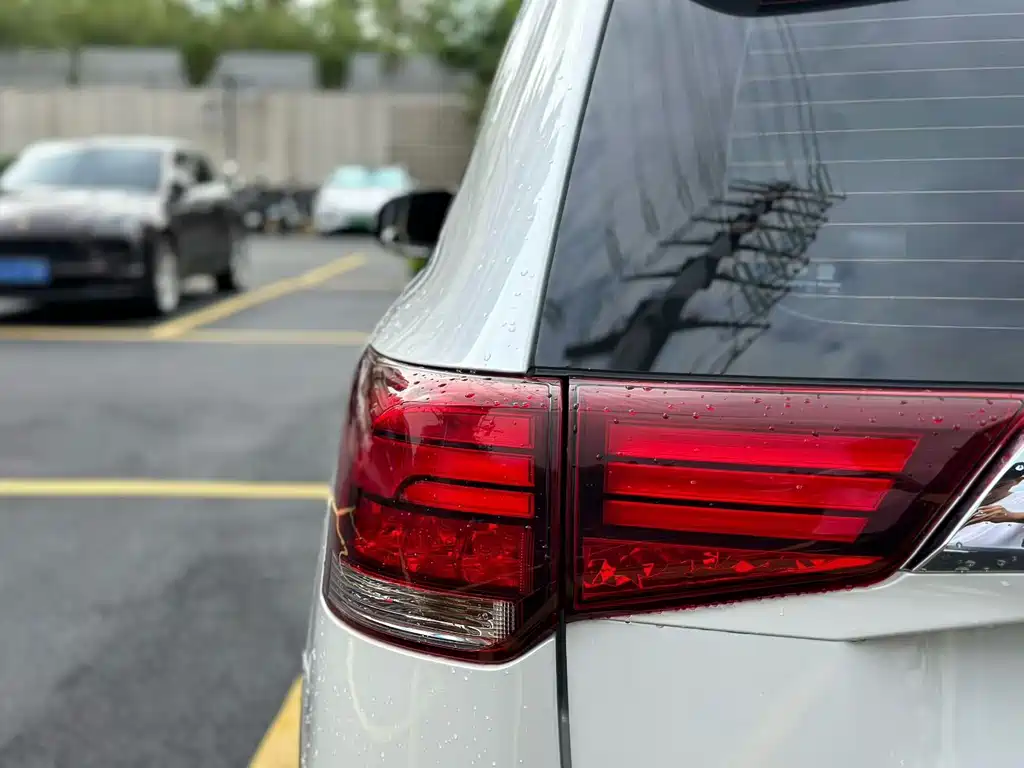Mitsubishi Outlander — миниатюра 9