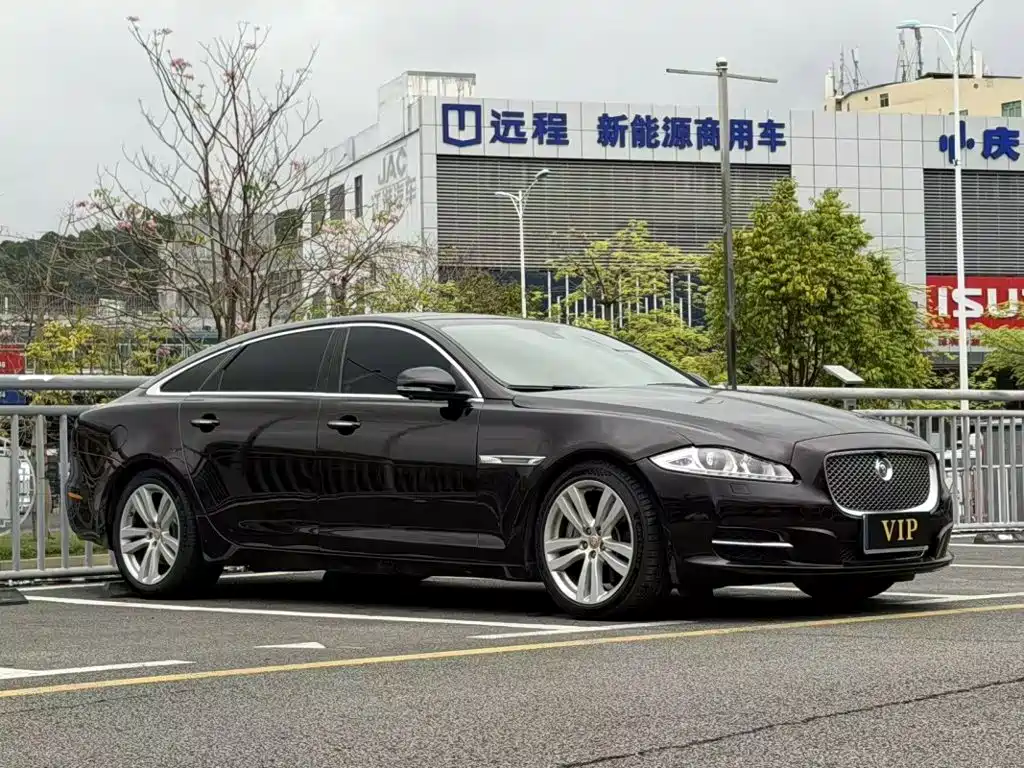 Jaguar XJ — миниатюра 3