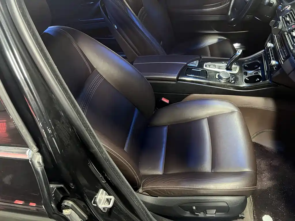 BMW 5 Series — миниатюра 11