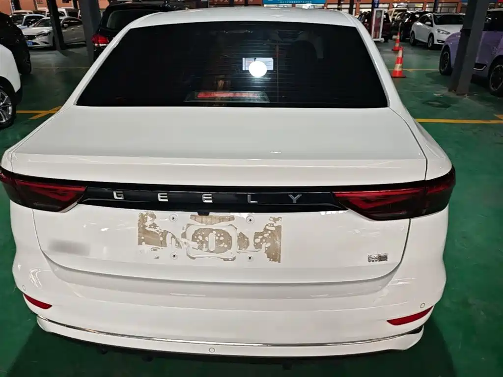 Geely Emgrand 2026 400 1.5L MT