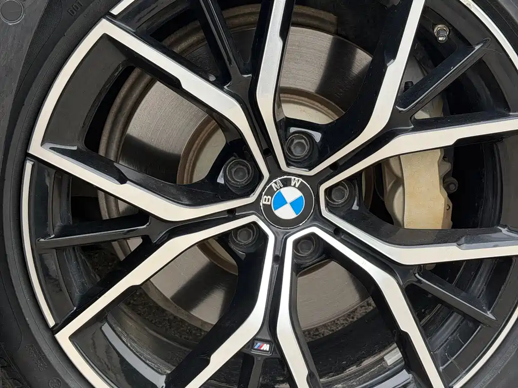 BMW 5 Series — миниатюра 6