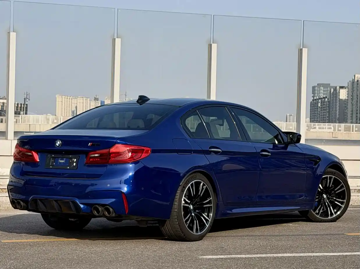 BMW M5