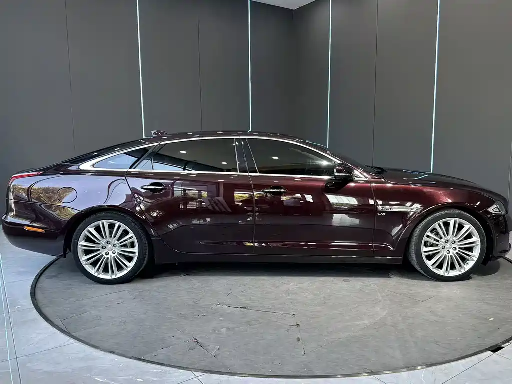 Jaguar XJ — миниатюра 5