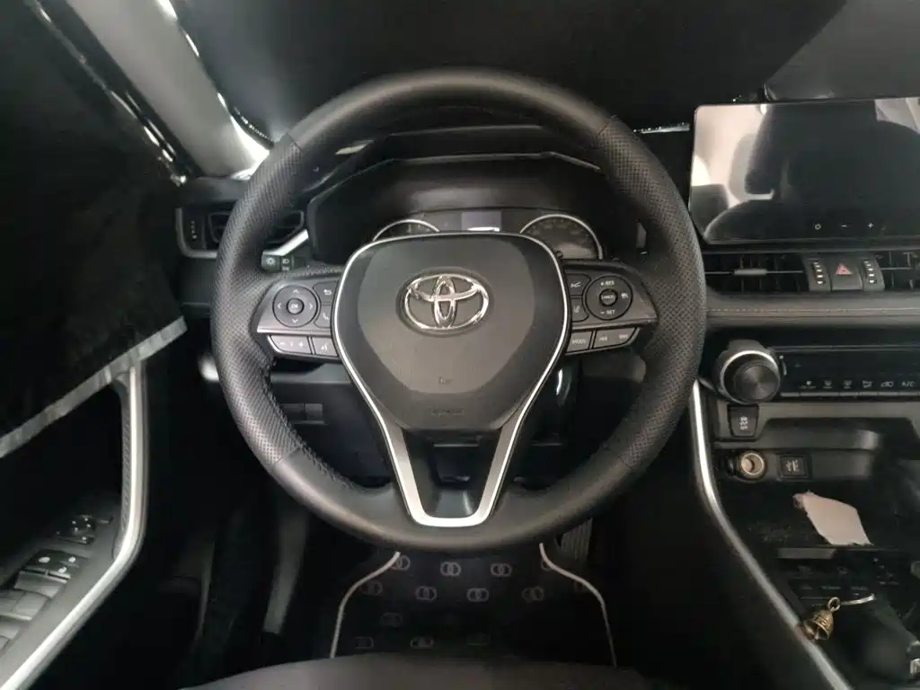 Toyota RAV4 — миниатюра 6