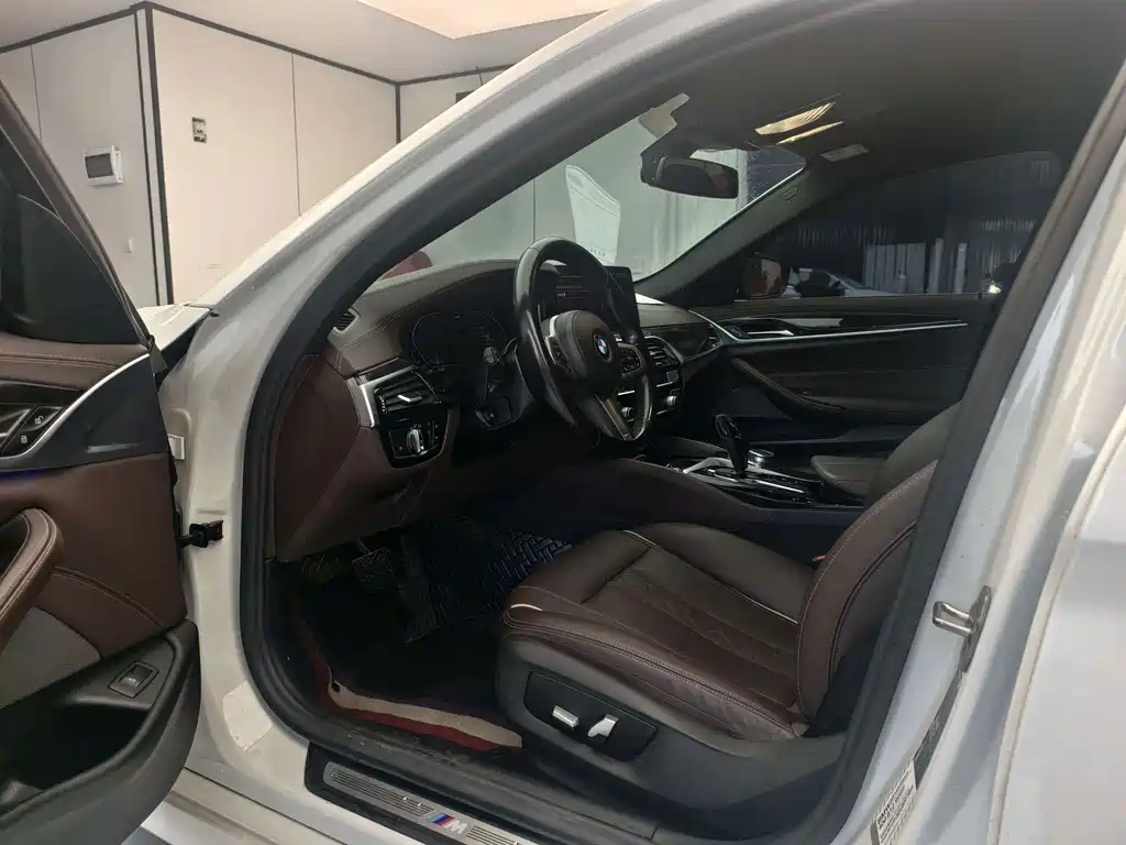 BMW 5 Series — миниатюра 5