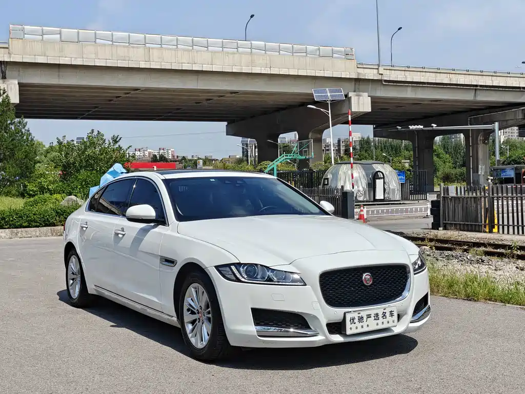 Jaguar XFL — миниатюра 3
