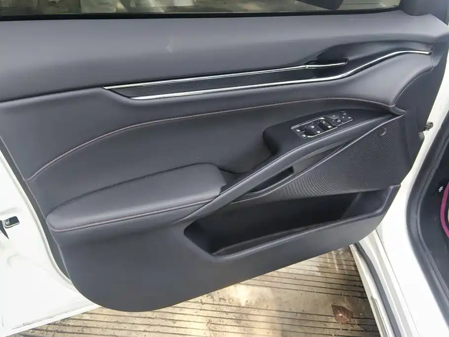 Ford Mondeo — миниатюра 7