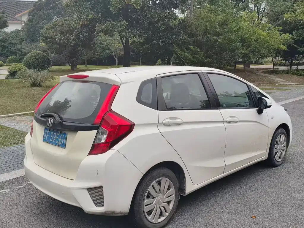 Honda Fit — миниатюра 7