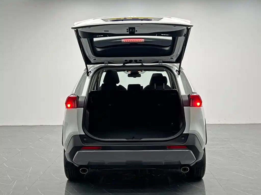 Toyota RAV4 — миниатюра 10