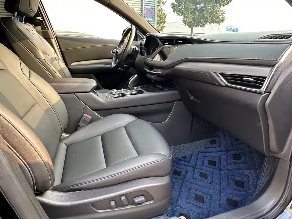 Cadillac XT4 2020 28T
