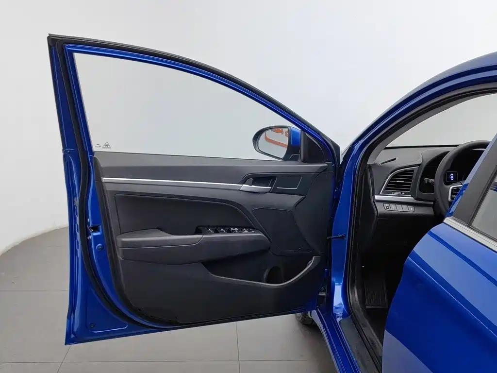 Hyundai Elantra — миниатюра 8