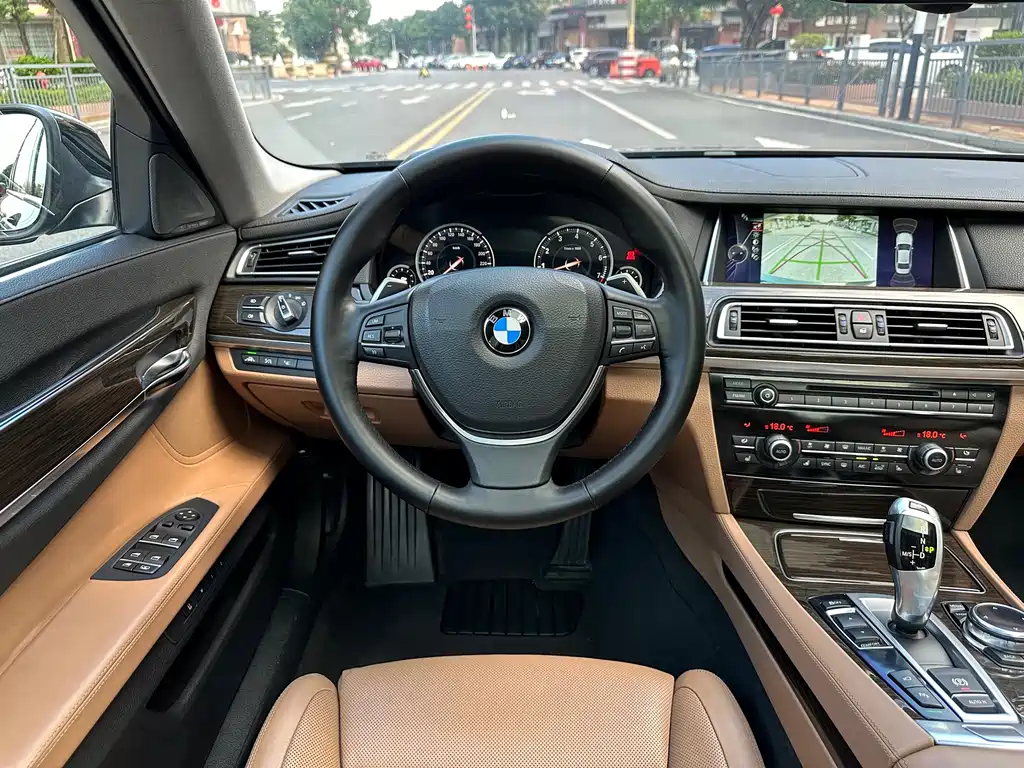 BMW 7 Series — миниатюра 19