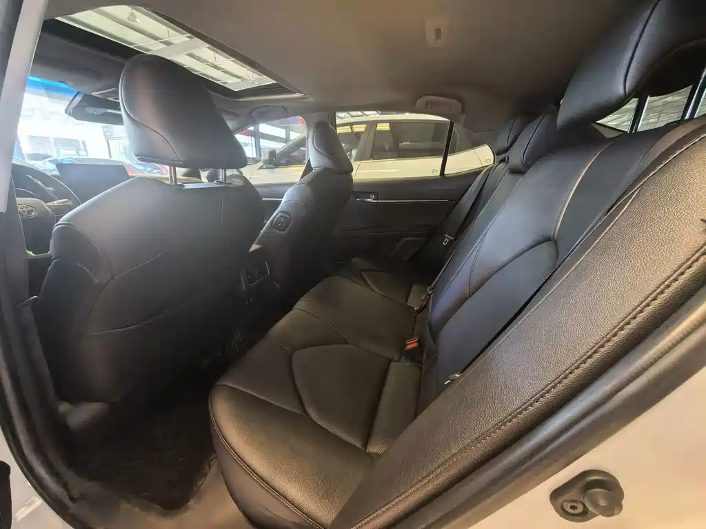 Toyota Camry — миниатюра 10
