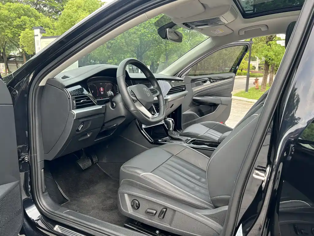 Volkswagen Passat 2022 330TSI Elite