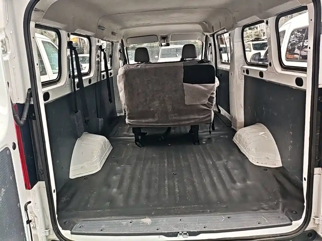 Wuling Yangguang — миниатюра 19