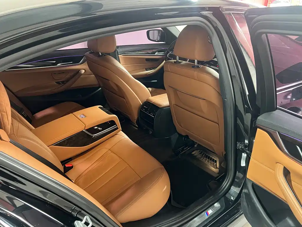 BMW 5 Series — миниатюра 10