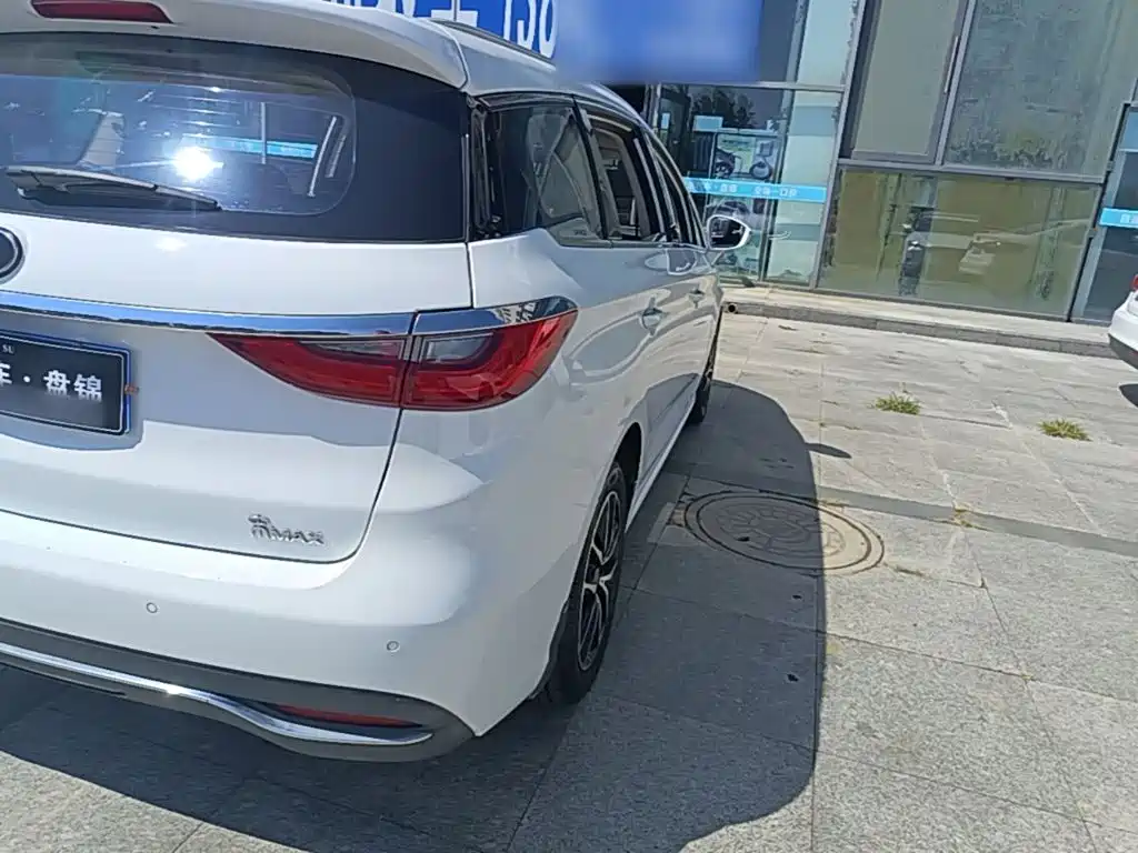 BYD MAX — миниатюра 8