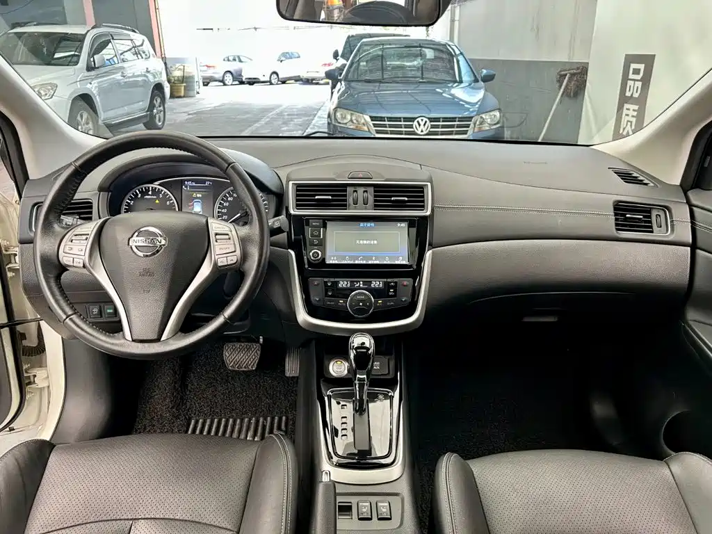 Nissan Tiida — миниатюра 8