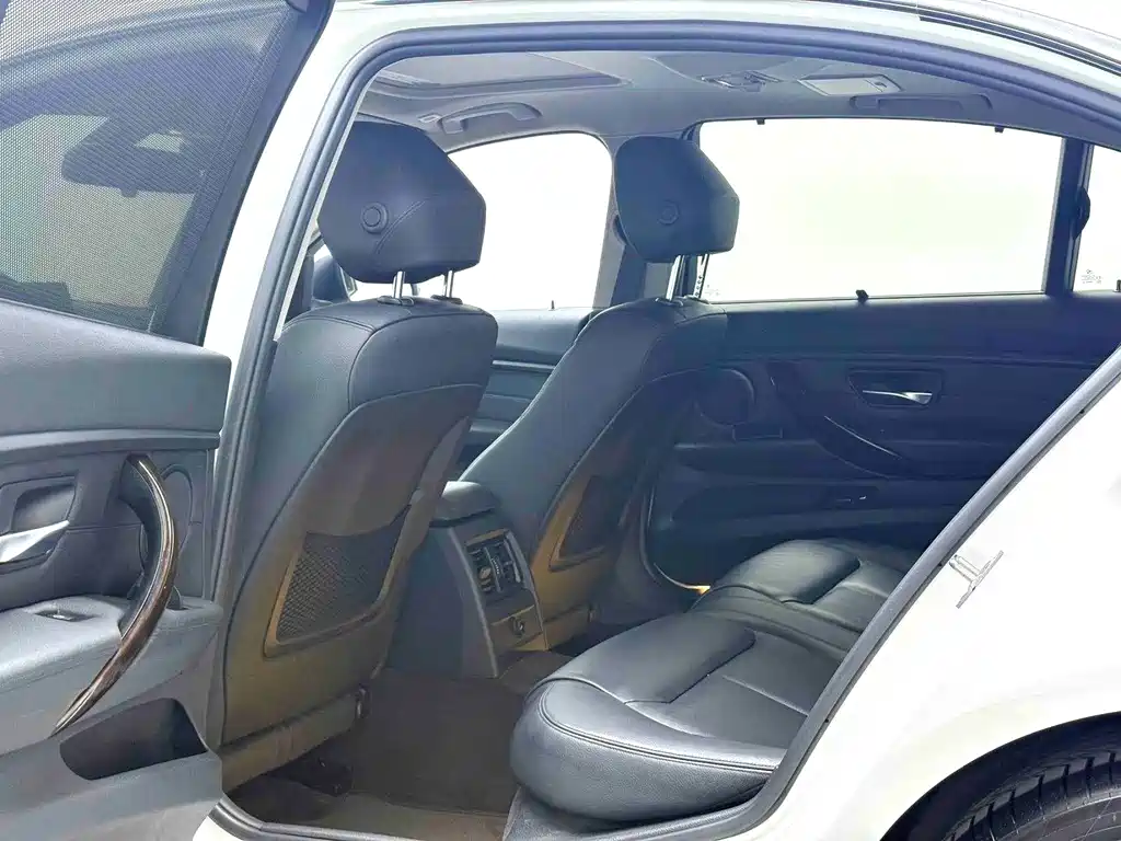 BMW 3 Series — миниатюра 8