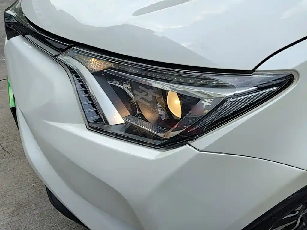 Toyota RAV4 — миниатюра 24