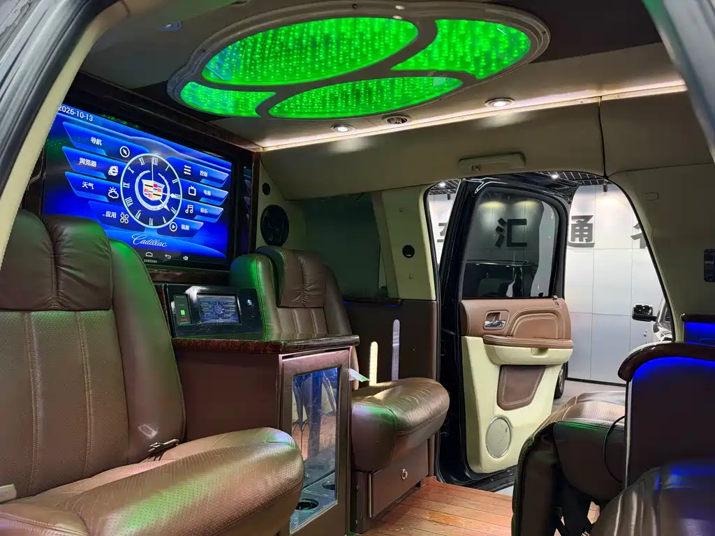 Cadillac Escalade — миниатюра 11