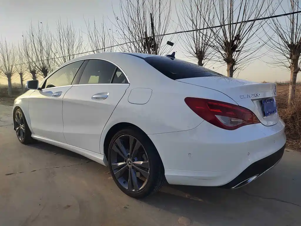 MERCEDES-BENZ CLA