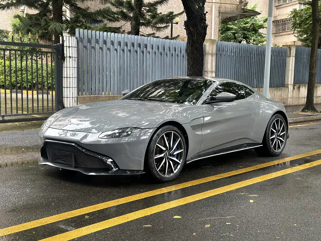 Aston Martin V8 Vantage 2020