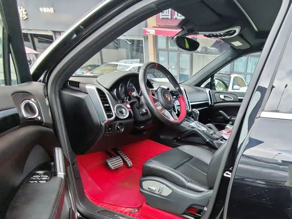 Porsche Cayenne — миниатюра 17