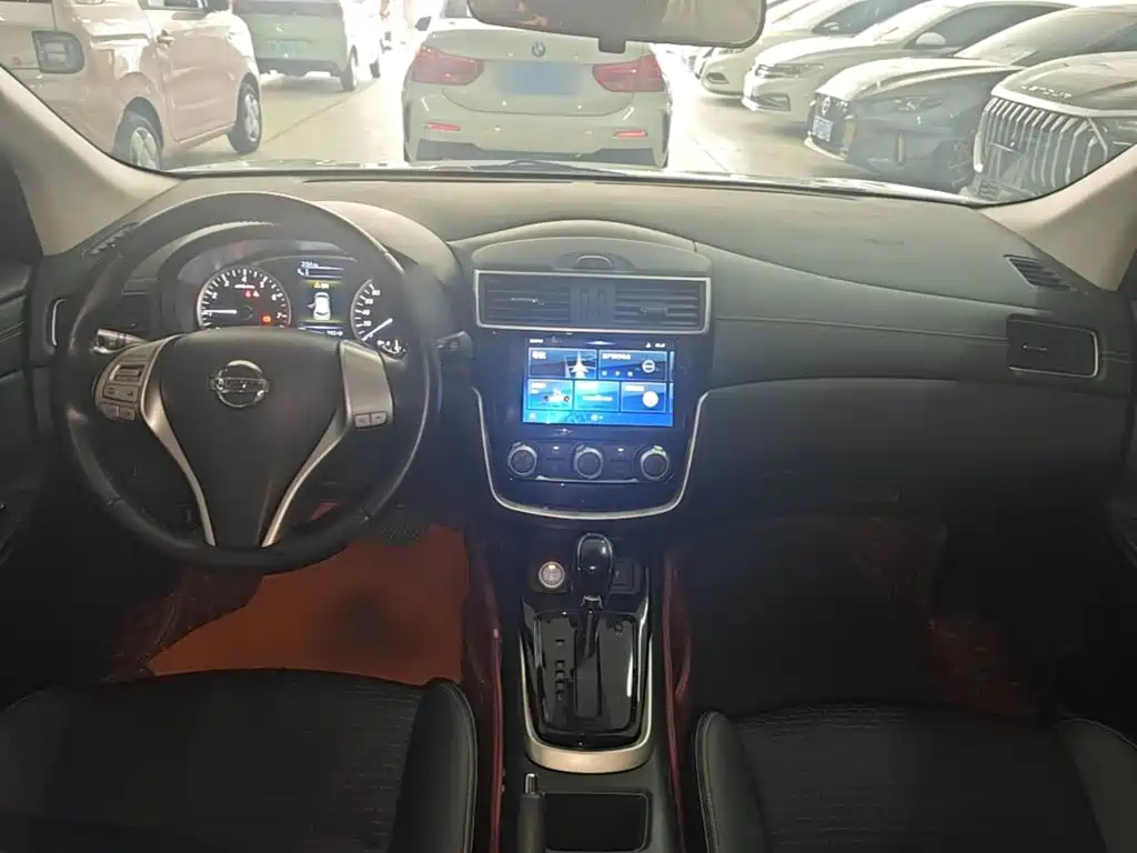 Nissan Tiida — миниатюра 10
