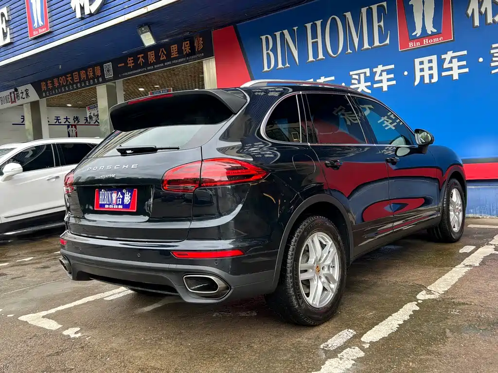 Porsche Cayenne — миниатюра 26