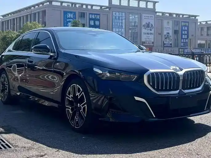 BMW 5 Series — миниатюра 3