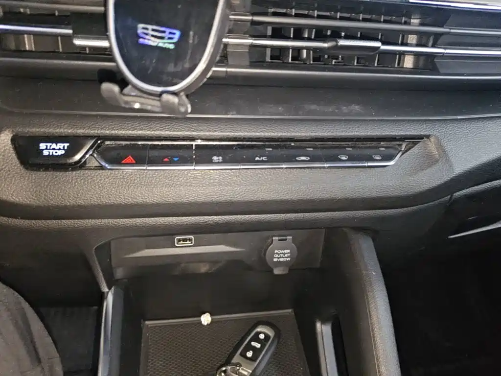 Geely Vision X3 — миниатюра 18