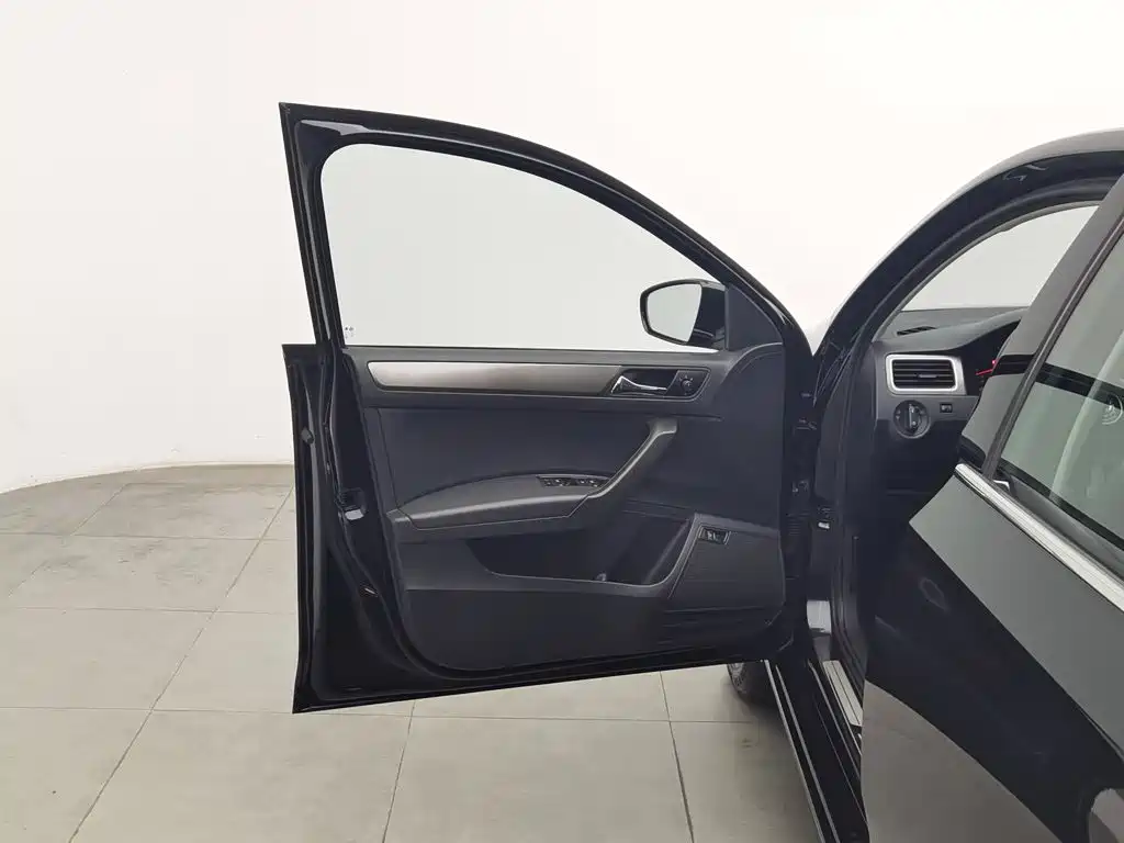 Volkswagen Santana — миниатюра 8