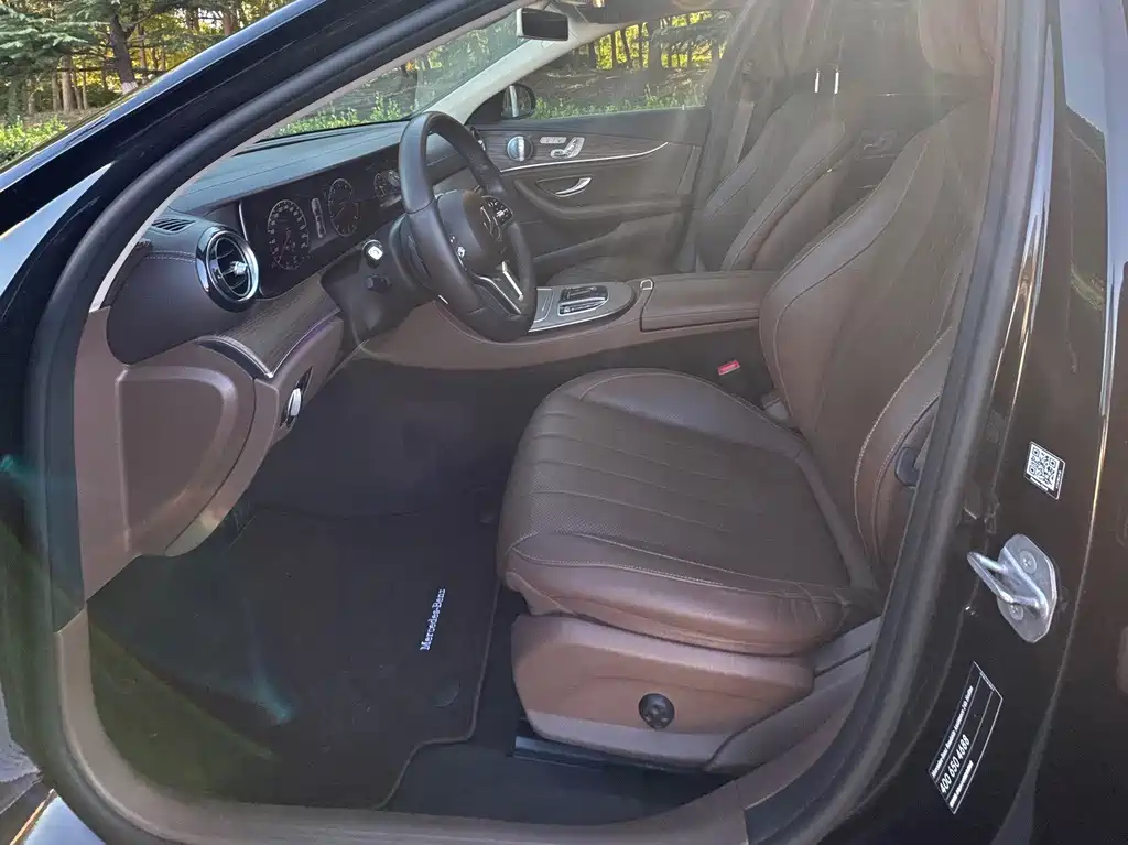 Mercedes-Benz E-Class — миниатюра 9