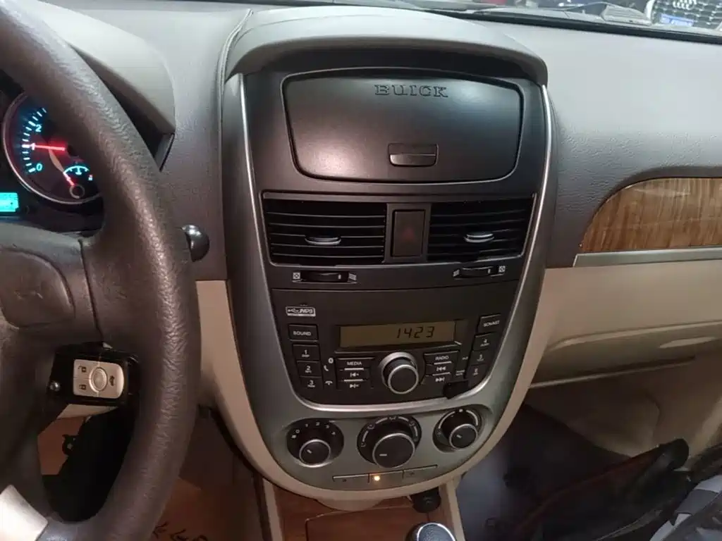 Buick Excelle — миниатюра 13