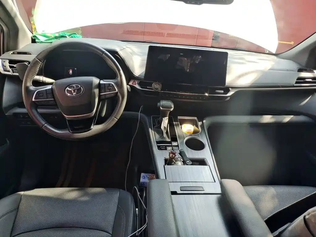 Toyota Sienna — миниатюра 13