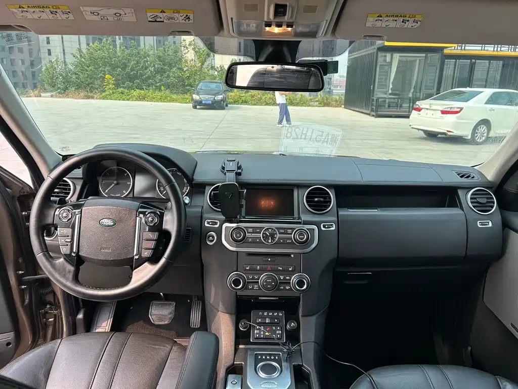Land Rover Discovery — миниатюра 8