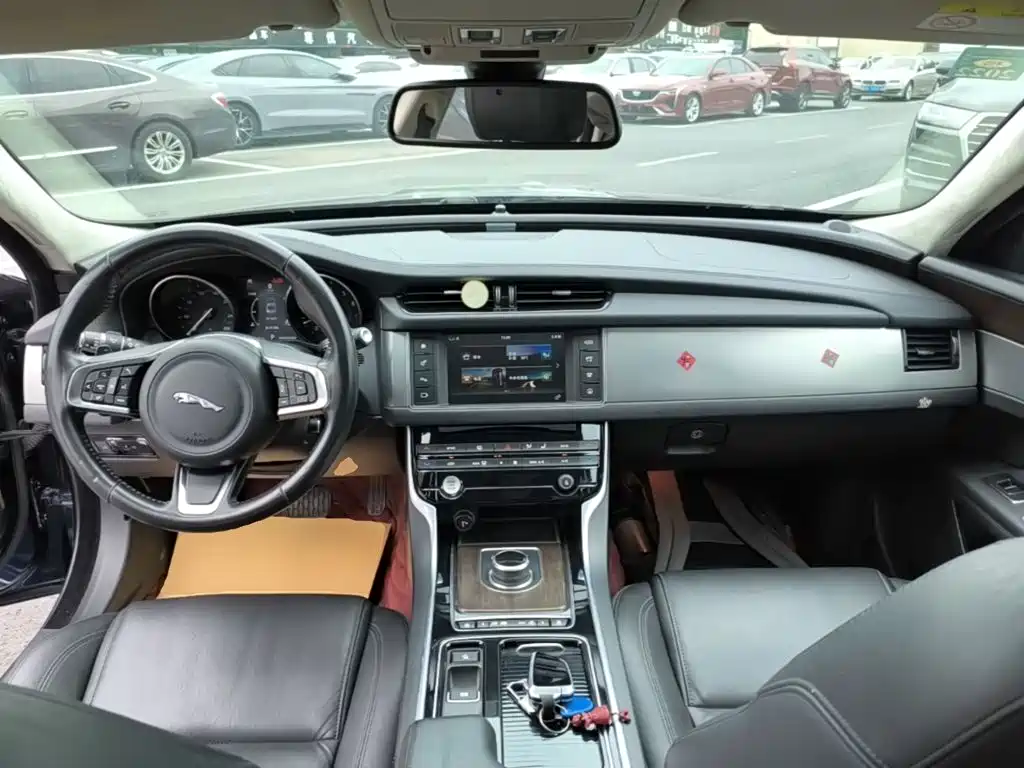 Jaguar XFL — миниатюра 10