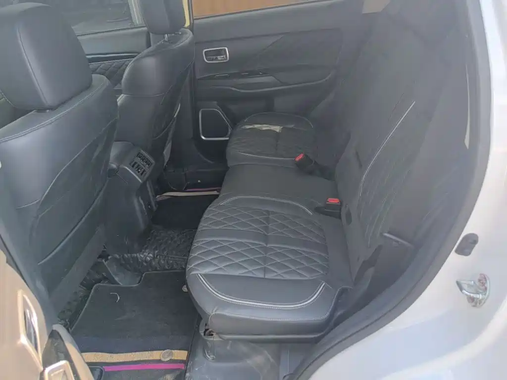Mitsubishi Outlander — миниатюра 17