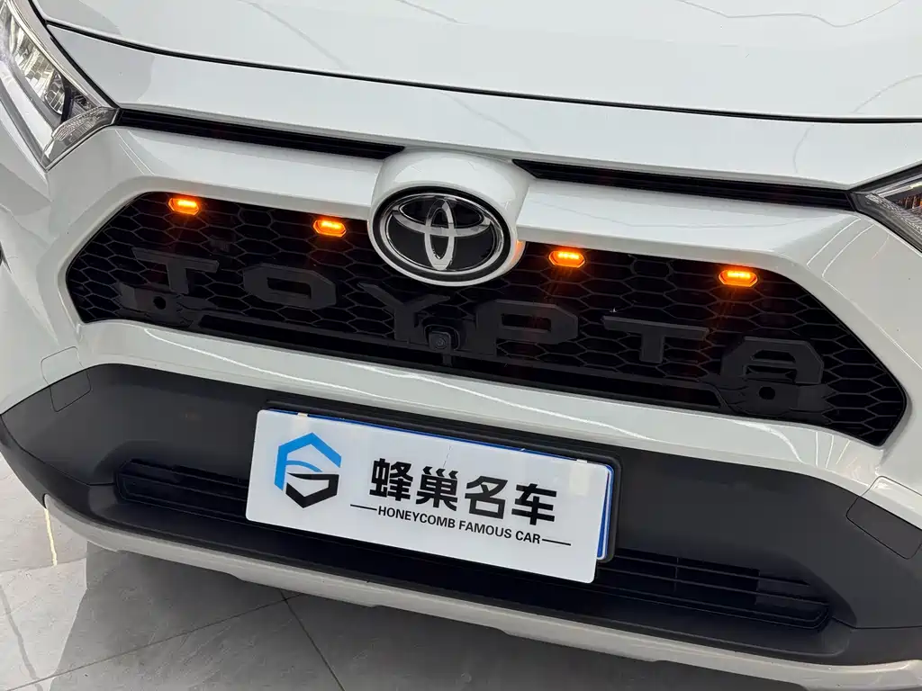 Toyota RAV4 — миниатюра 5