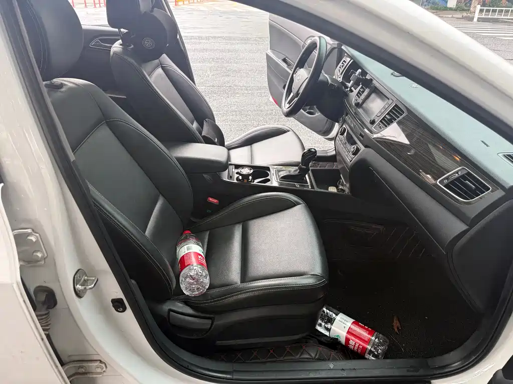Hyundai Mistra 2016 1.6T AT GLS