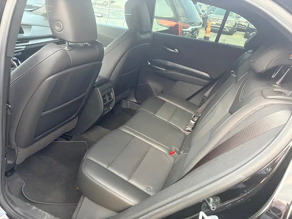 Cadillac XT4 — миниатюра 15