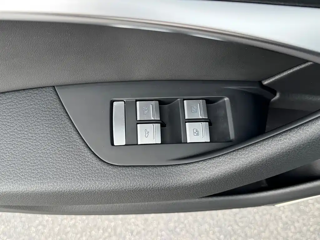 Audi A6L — миниатюра 9
