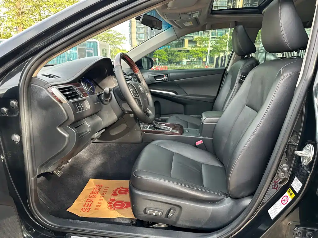 Toyota Camry — миниатюра 4