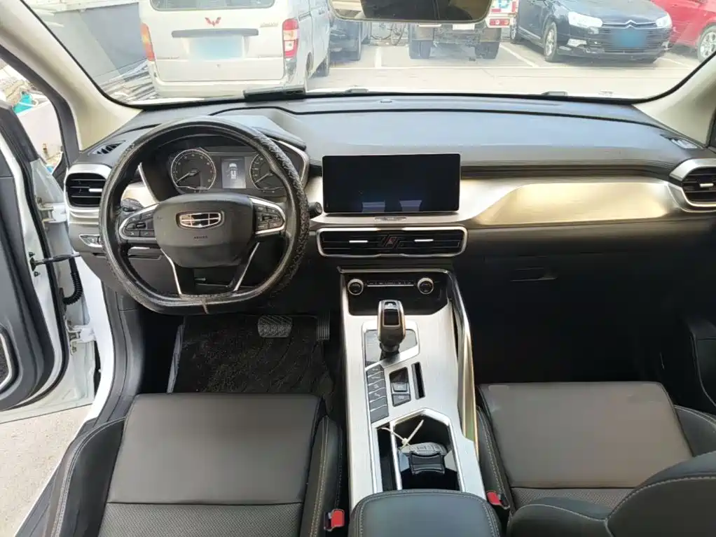 Geely Binyue — миниатюра 10