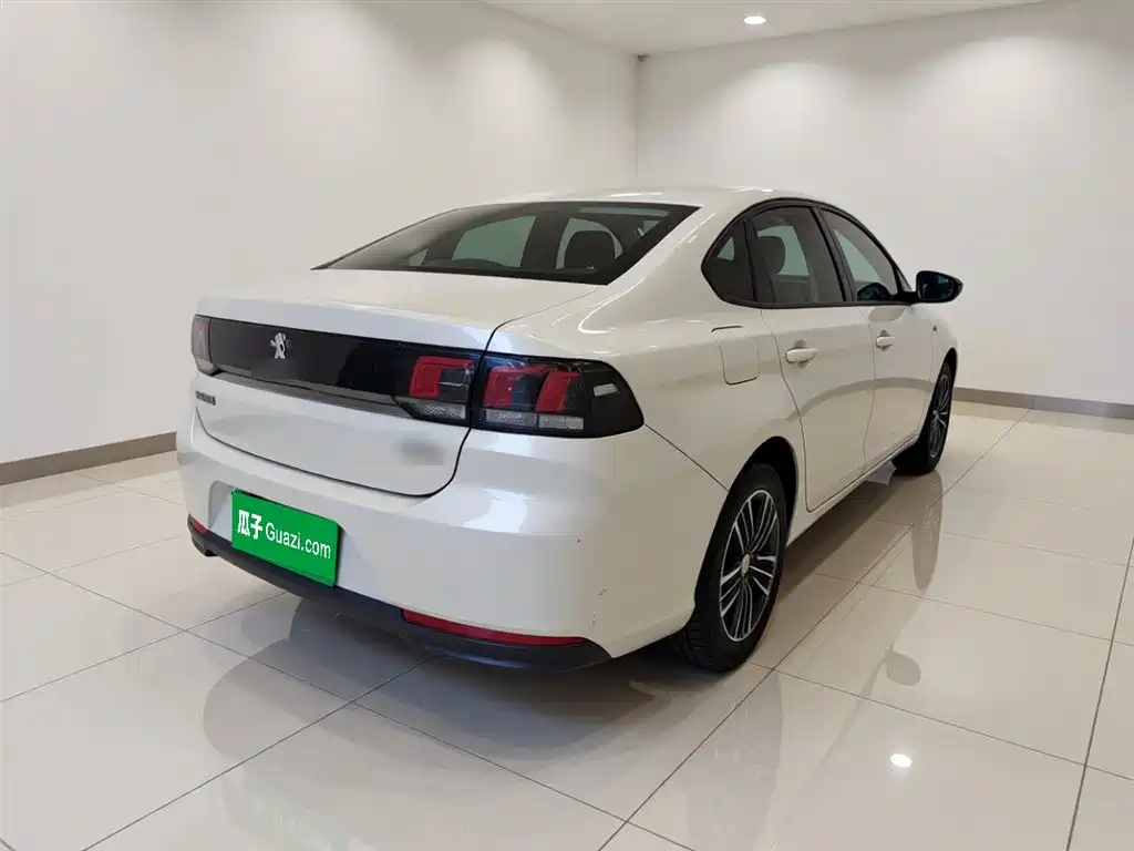Peugeot 308 2016 1.6L MT Fashion