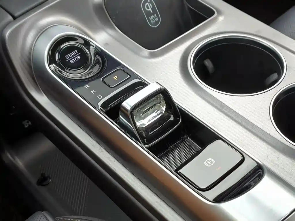 GAC Motor Trumpchi E8 PHEV — миниатюра 10