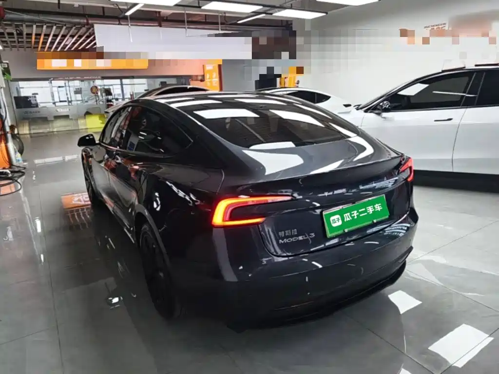 Tesla Model 3 — миниатюра 5